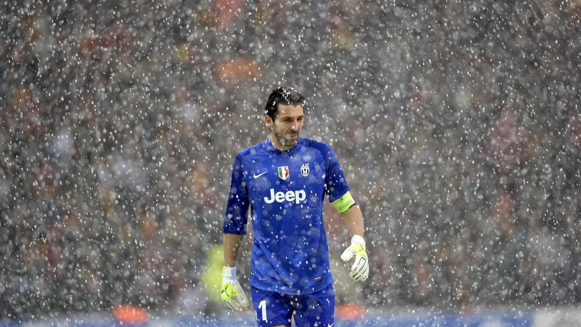 开云体育-街道狂飙与绿茵争锋，当F1引擎轰鸣遇见世界杯战火